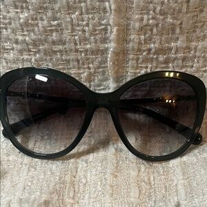 Authentic CHANEL green Sunglasses with pearls on temples 5338-H c.1549/S3